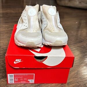 Nike Kids Huarache Run Sneakers in White & Platinum